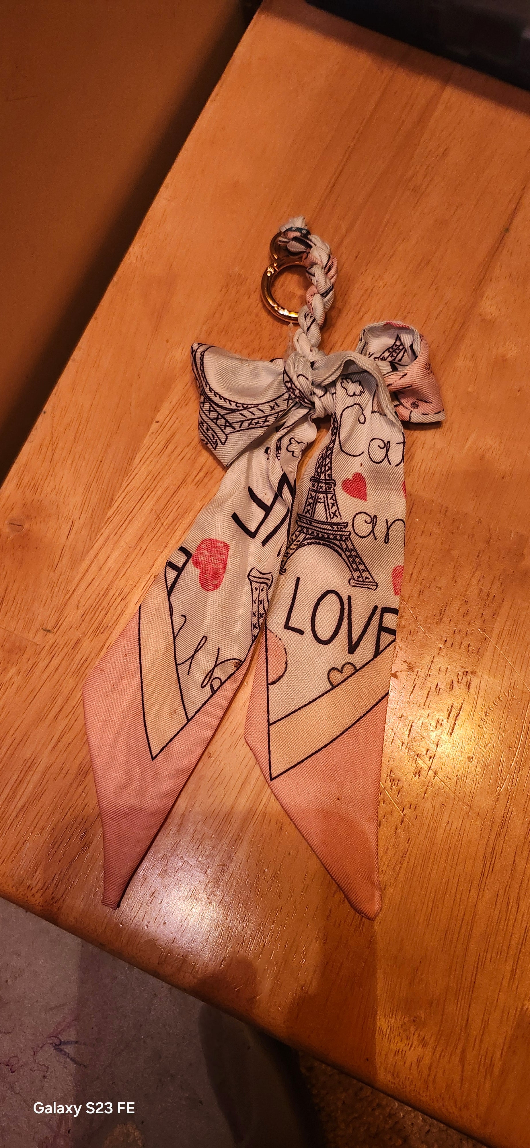 Paris Bow Bag Charm – Elegant Eiffel-Inspired Handbag Accessory