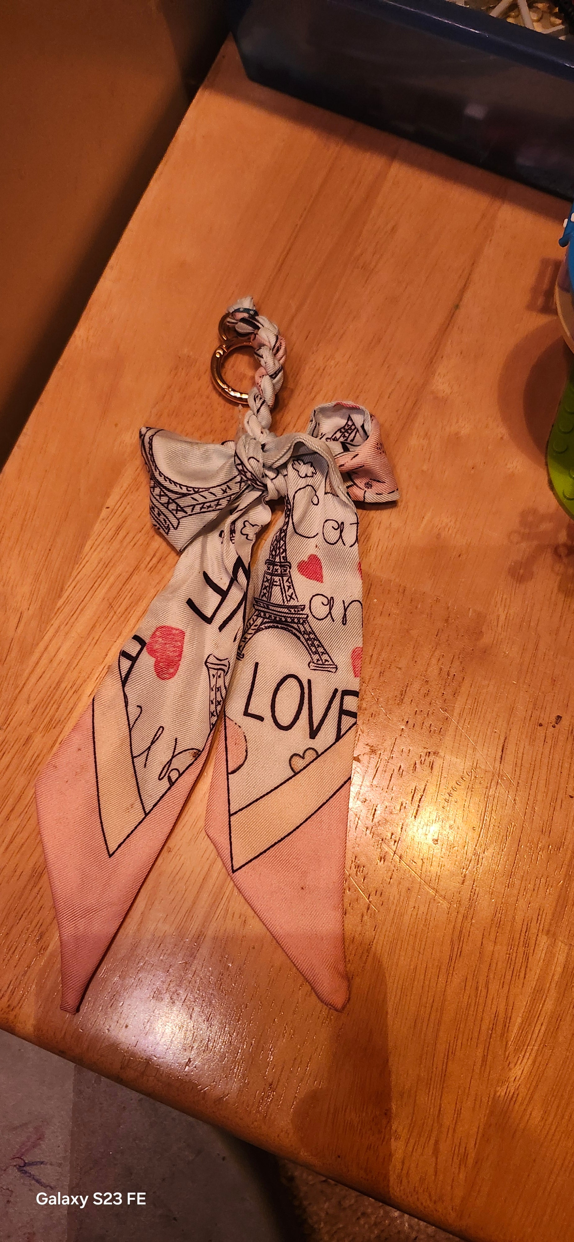 Paris Bow Bag Charm – Elegant Eiffel-Inspired Handbag Accessory